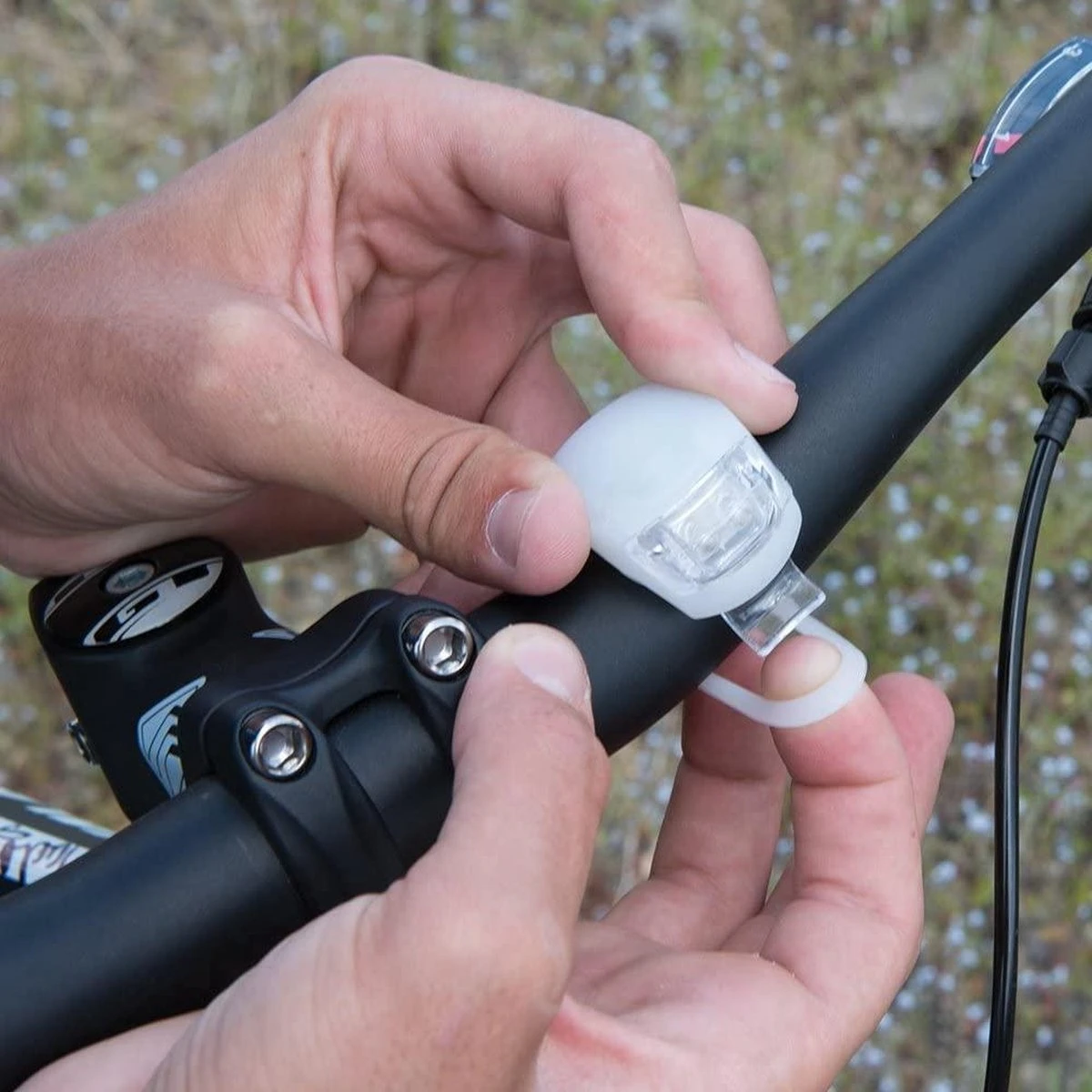 Merkloos Dutch Gadgets - Fietslampjes LED - Set Wit En Rood - Inclusief Batterijen - Afbeelding 5