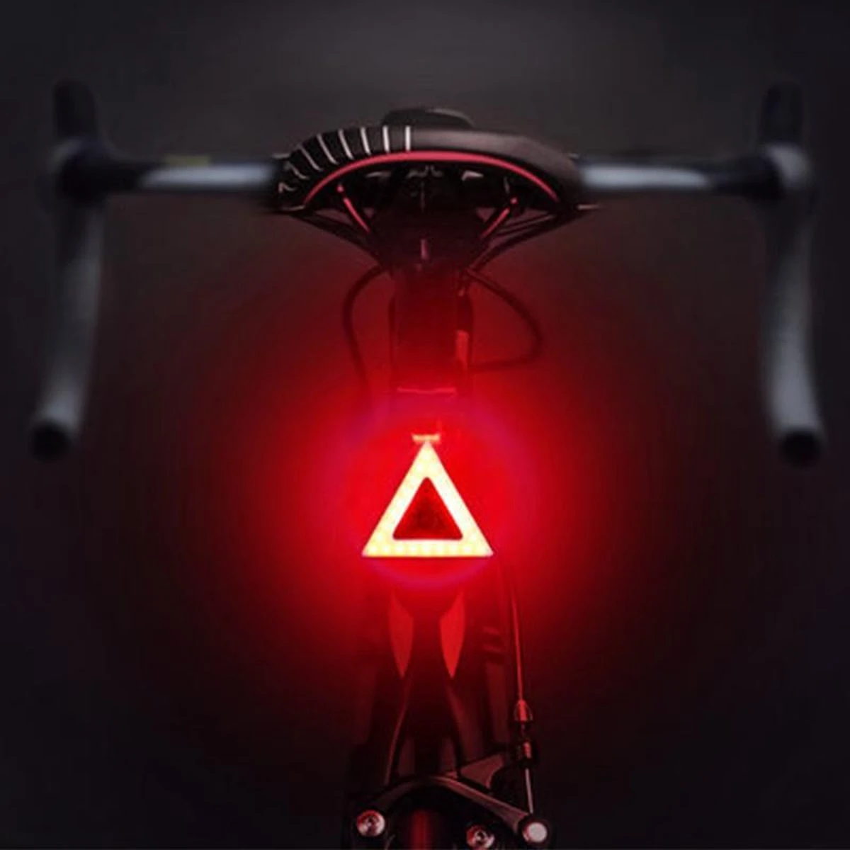 DESO® Fietslicht Achterlicht LED USB Oplaadbaar Helder Super Fel Driehoek - Achterlicht Voor Racefiets En MTB – Herkenningslicht