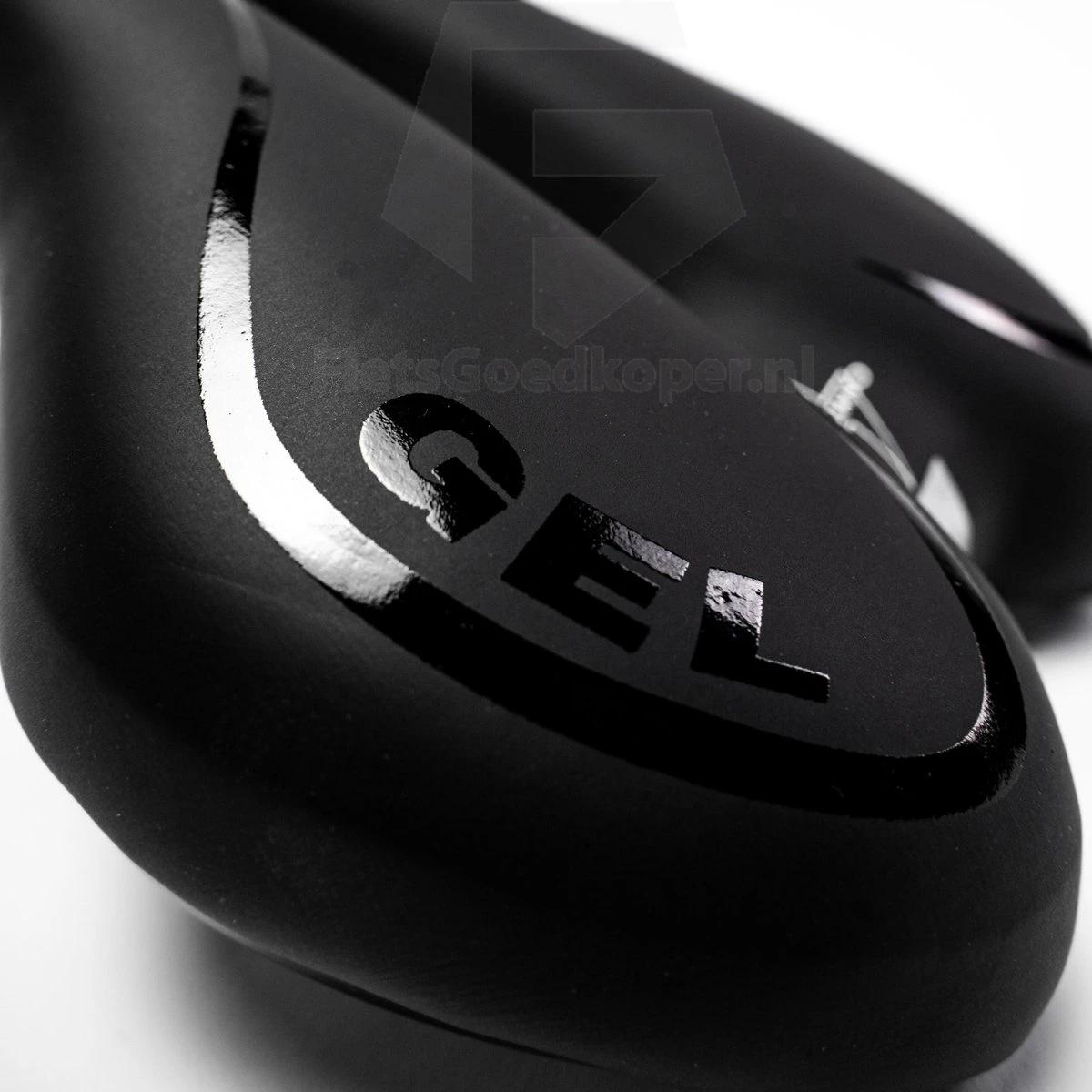 Voltano Trekking Fietszadel - Comfortabel Gel Zadel - Met Uitsparing - Inclusief Zadelstrop - 100% Waterdicht - Unisex - Zwart - Afbeelding 2