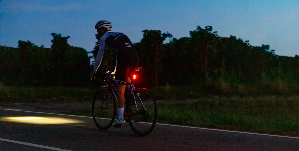 SIGMA SPORT Sigma Blaze USB Fietsachterlicht - Achterlicht Met Remlicht Functie - Oplaadbaar - Afbeelding 8