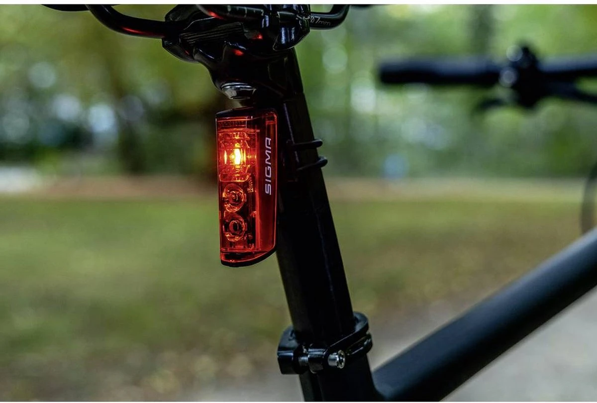 SIGMA SPORT Sigma Blaze USB Fietsachterlicht - Achterlicht Met Remlicht Functie - Oplaadbaar - Afbeelding 4