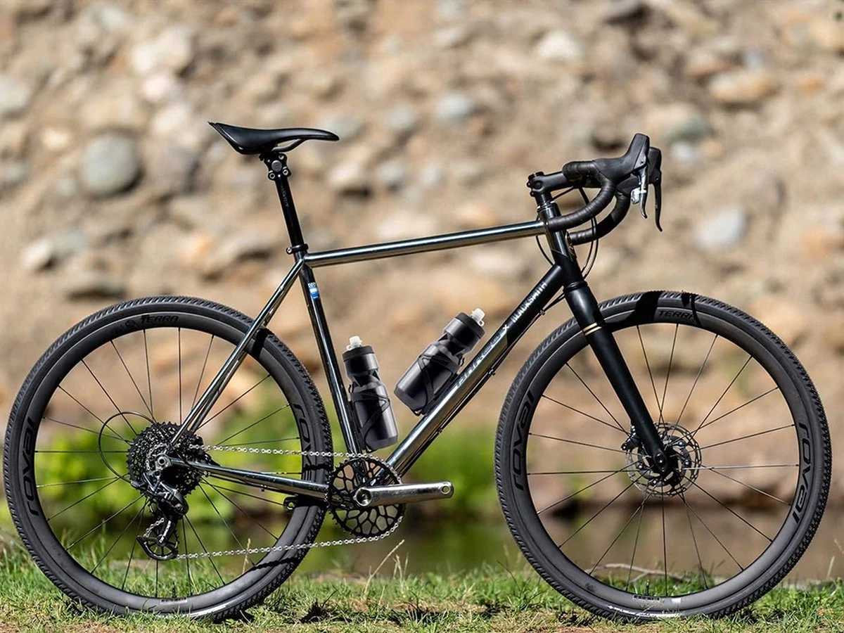 Merkloos Universele Bidonhouders Fiets - Sterke En Flexibele Structuur - Afmeting 14.5x7.5x7.6cm - Zwart - Afbeelding 2